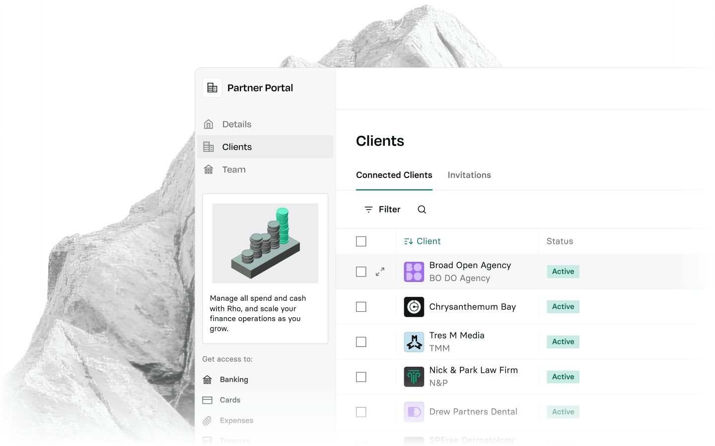 Dashboard interface showing a list of connected clients with active status, featuring a sidebar with options like details, clients, and team.